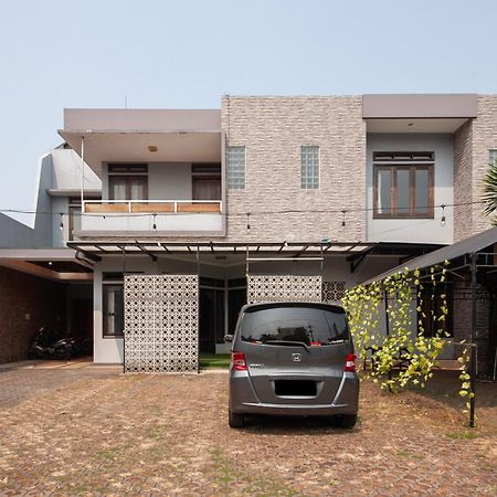 Reddoorz Plus Near Kelapa Dua Kebon Jeruk Jakarta Ngoại thất bức ảnh