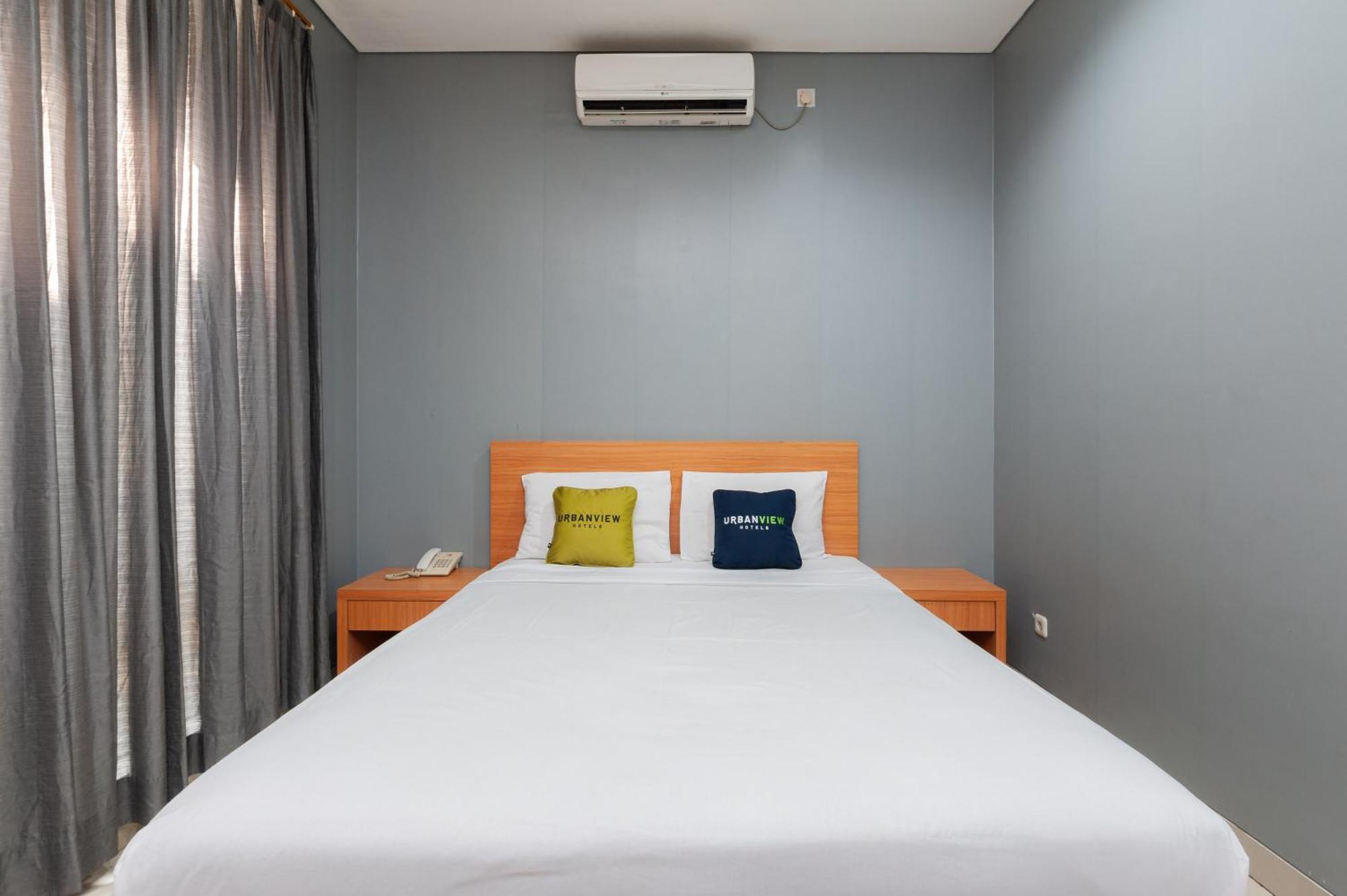 Reddoorz Plus Near Kelapa Dua Kebon Jeruk Jakarta Ngoại thất bức ảnh
