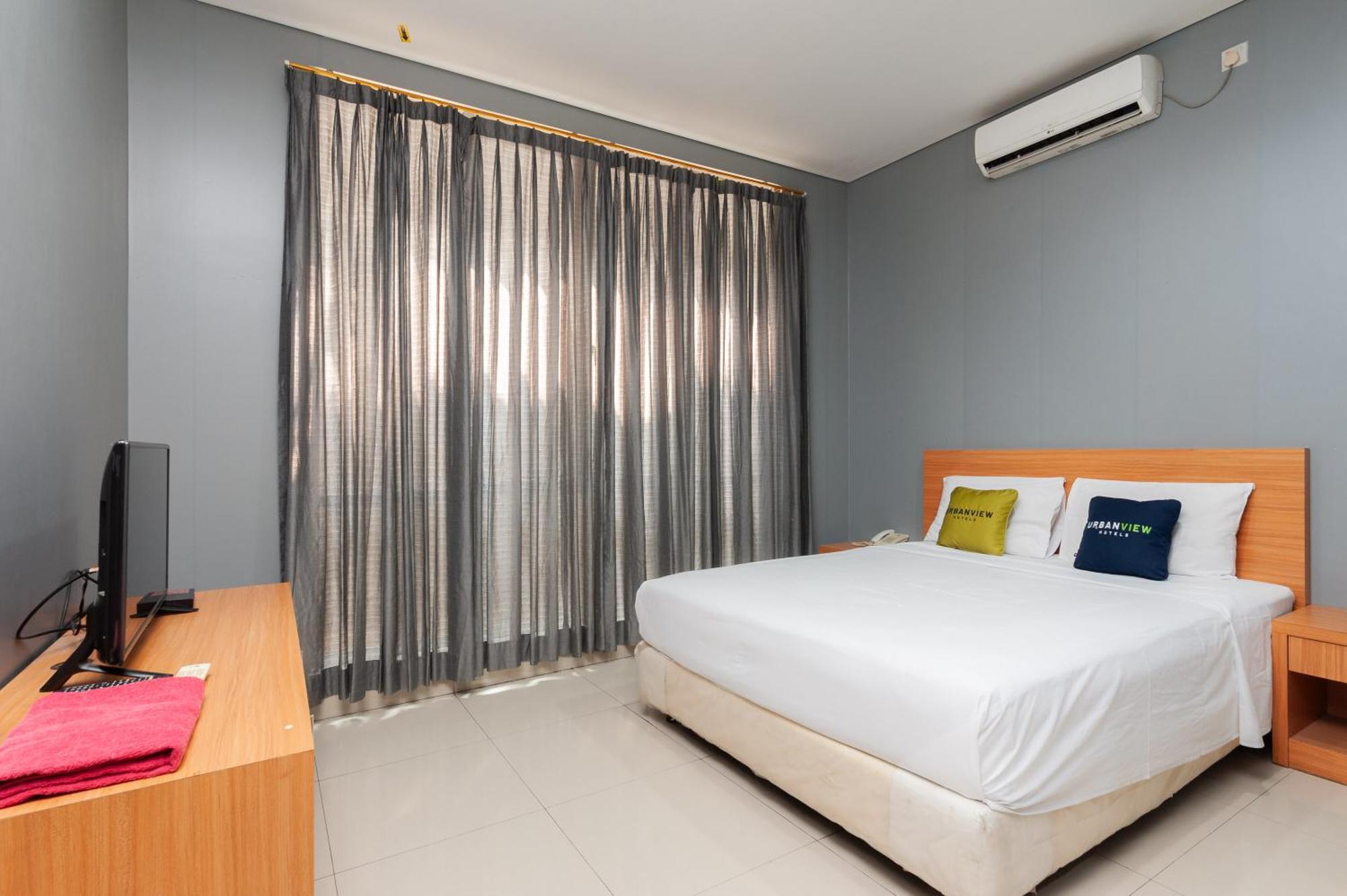 Reddoorz Plus Near Kelapa Dua Kebon Jeruk Jakarta Ngoại thất bức ảnh